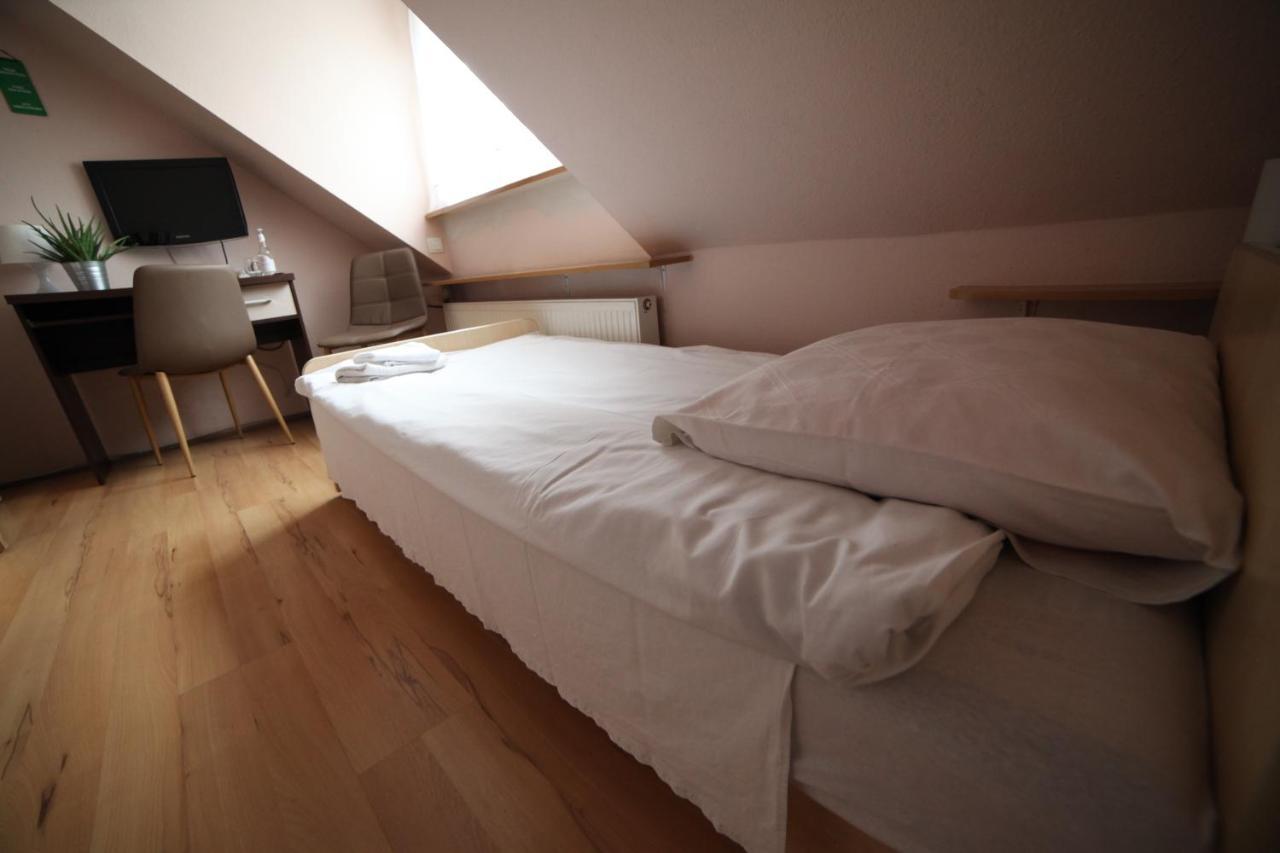 Mansarda Noclegi Września Exterior foto